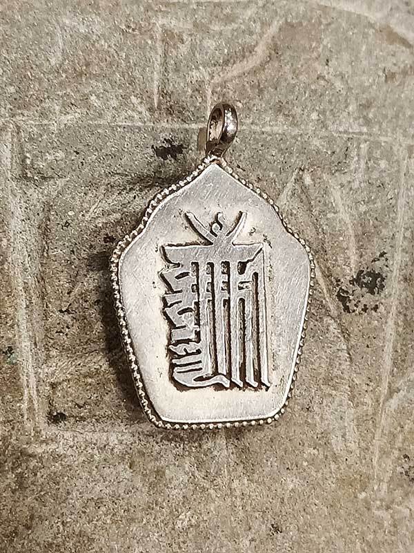 pendente tibetano argento con mantra Kalacakra
