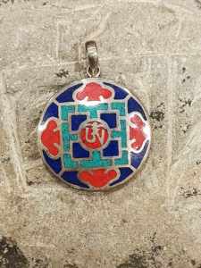 pendente tibetano argento lapislazzuli turchese corallo raffigurante un Mandala con OM