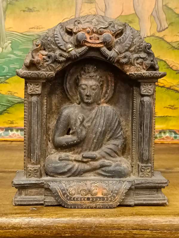 bassorilievo buddha amoghasiddhi