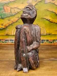 statua di scimmia legno