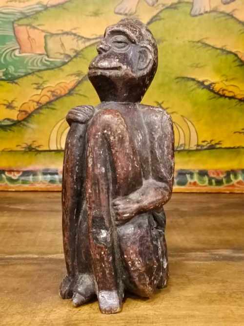 statua di scimmia legno