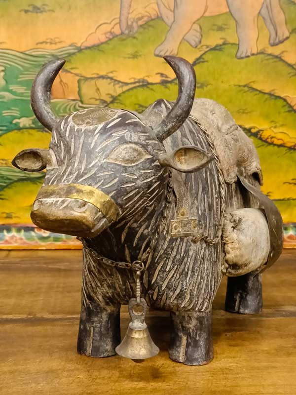 statua di yak legno