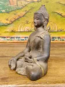 statua buddha ratnasambhava