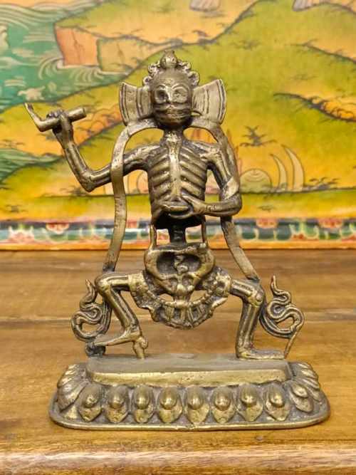 statua scheletro danzante