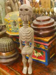 statua di scheletro