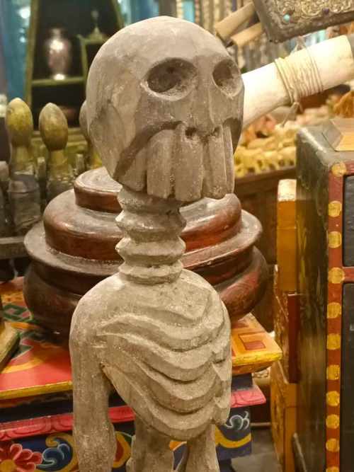 statua di scheletro